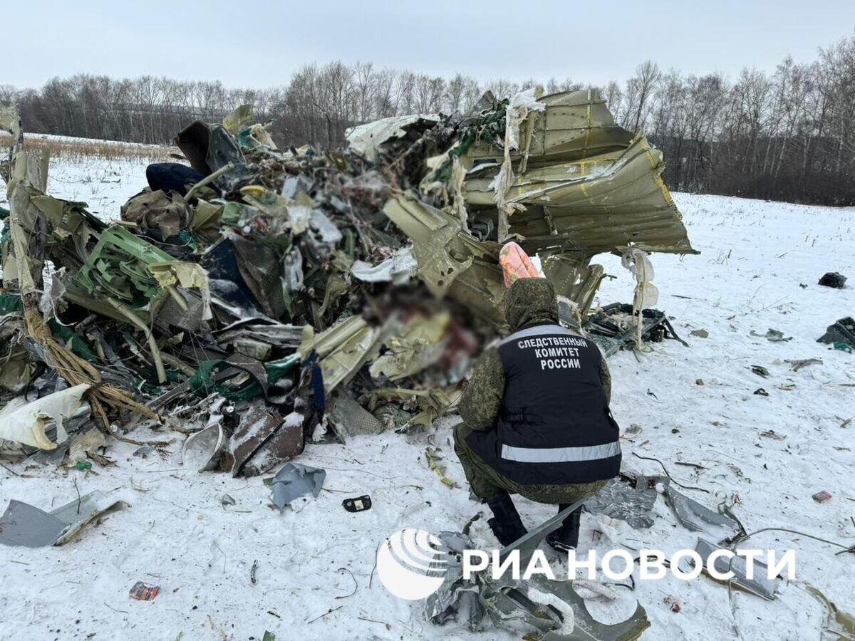    Следователи СК работают на месте крушения Ил-76© Фото : РИА Новости