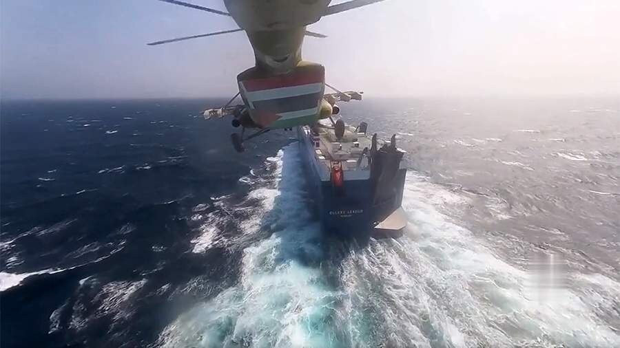 Хуситы с ноября прошлого года в знак протеста против геноцида арабов в секторе Газа начали регулярно атаковать морские судна возле своих берегов. Фото: стоп-кадр видео