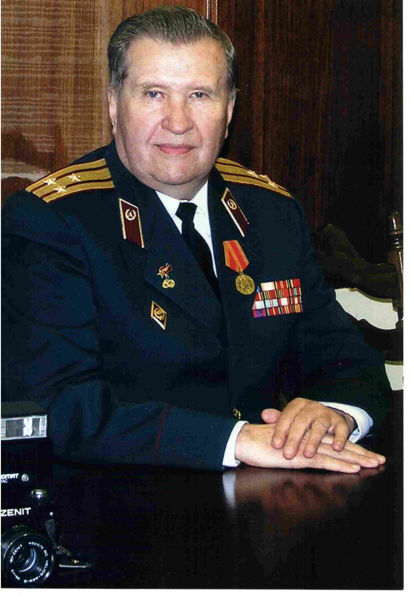 Долгие годы возглавлял Архангельский областной совет ветеранов войны, труда, Вооруженных сил и правоохранительных органов.