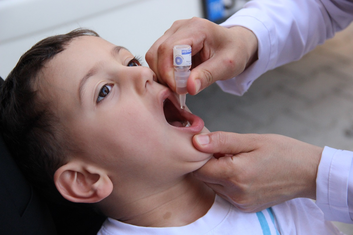 Прививка живой вакциной от полиомиелита