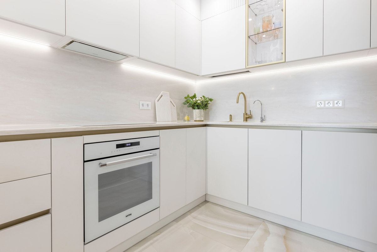 Кухонный гарнитур от "Colors Mebel".