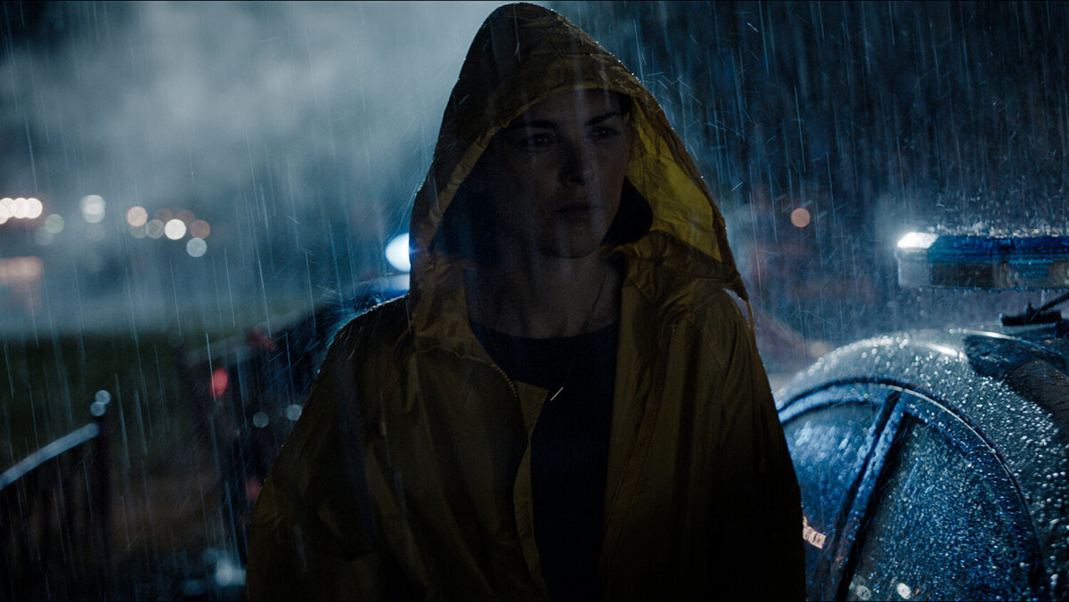 Шесть самый. Threshold сериал. Шесть самый. Фотография 6 б класс. Шагнула с крыши.