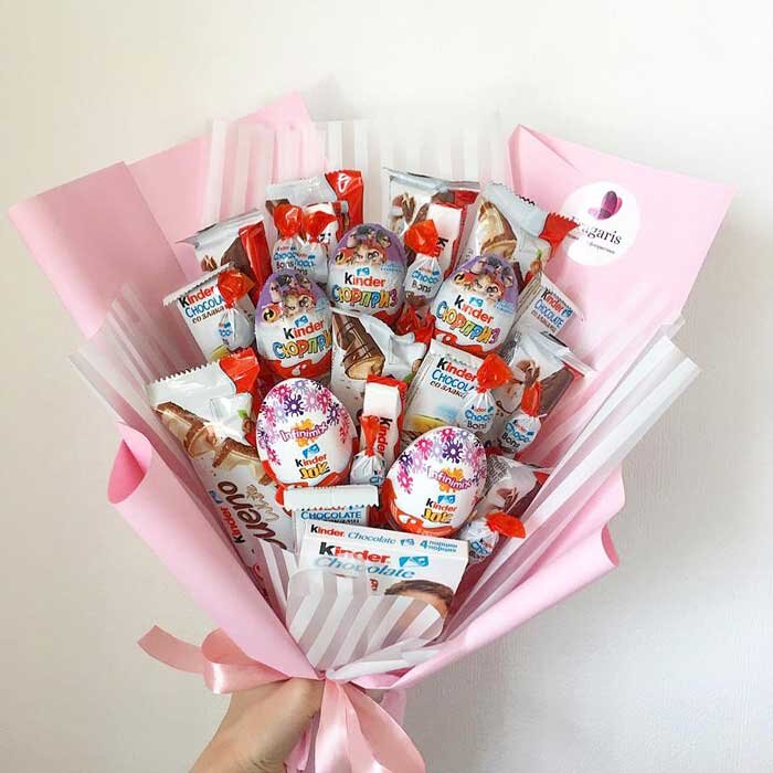 В этом пособии для начинающих мы расскажем вам о том, как создать потрясающий букет из конфет своими руками.