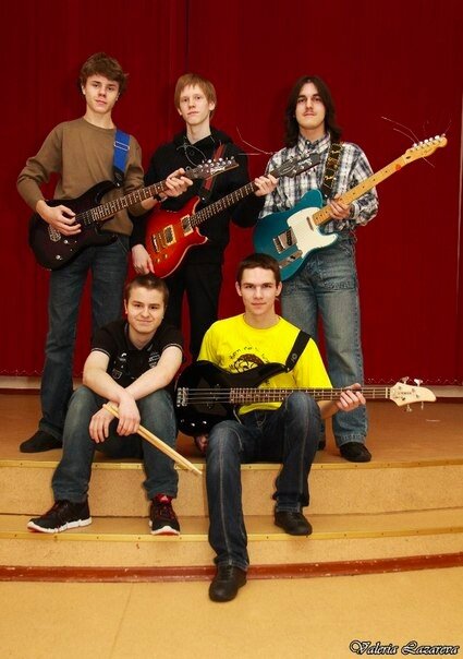 Архивное фото группы-предка современных «Graders»