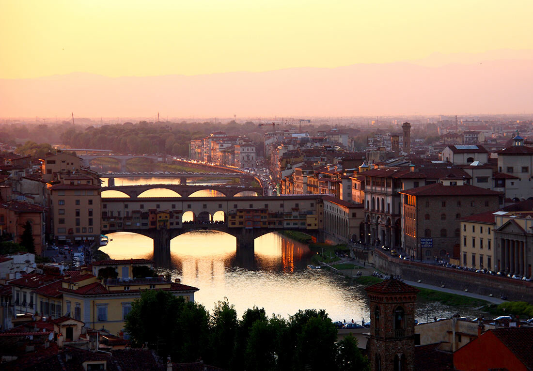 Вид на Понте-Веккьо из парка Микеланджело. Фото: Wenjie, Zhang https://www.flickr.com/photos/z_wenjie/5645229883/ (https://creativecommons.org/licenses/by/2.0/)