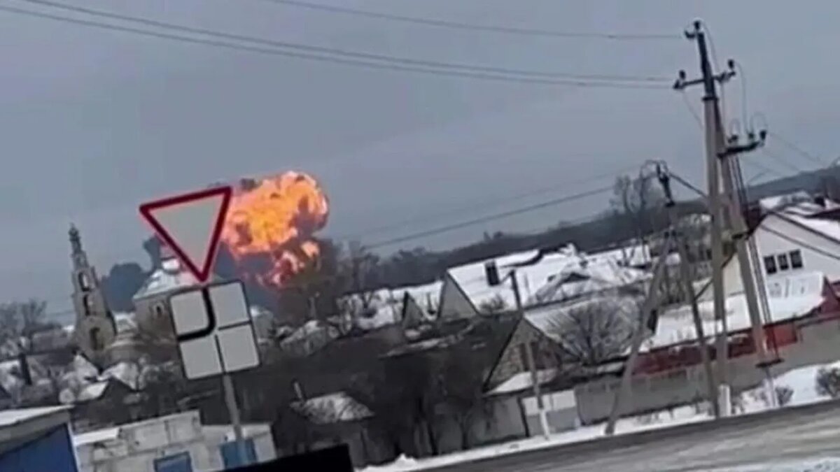 Источник фото: https://360tv.ru/news/mir/zelenskij-potreboval-mezhdunarodnogo-rassledovanija-krushenija-il-76/