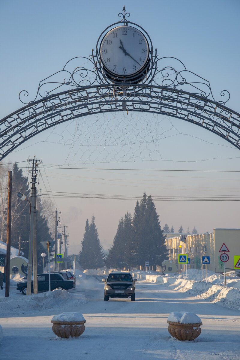 Арка с часами открытая артистом Якубовичем 