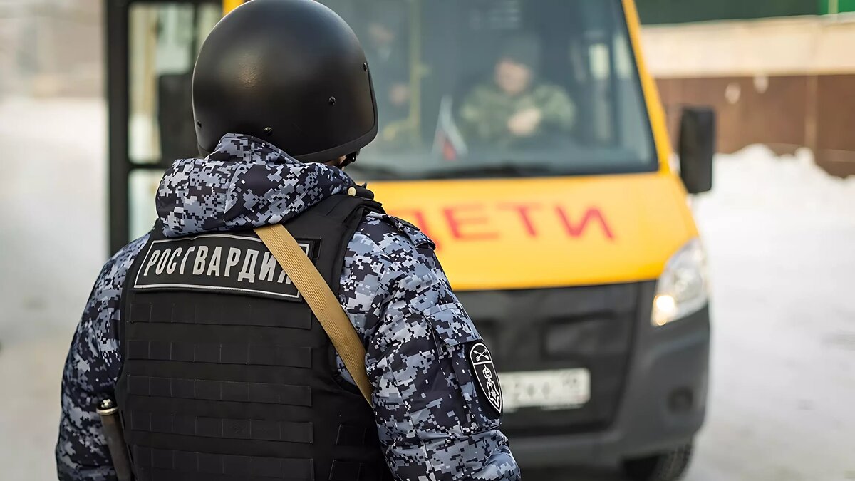     Школьные автобусы в регионе оборудуют кнопками тревожной сигнализации, сообщает Росгвардия по Хакасии.