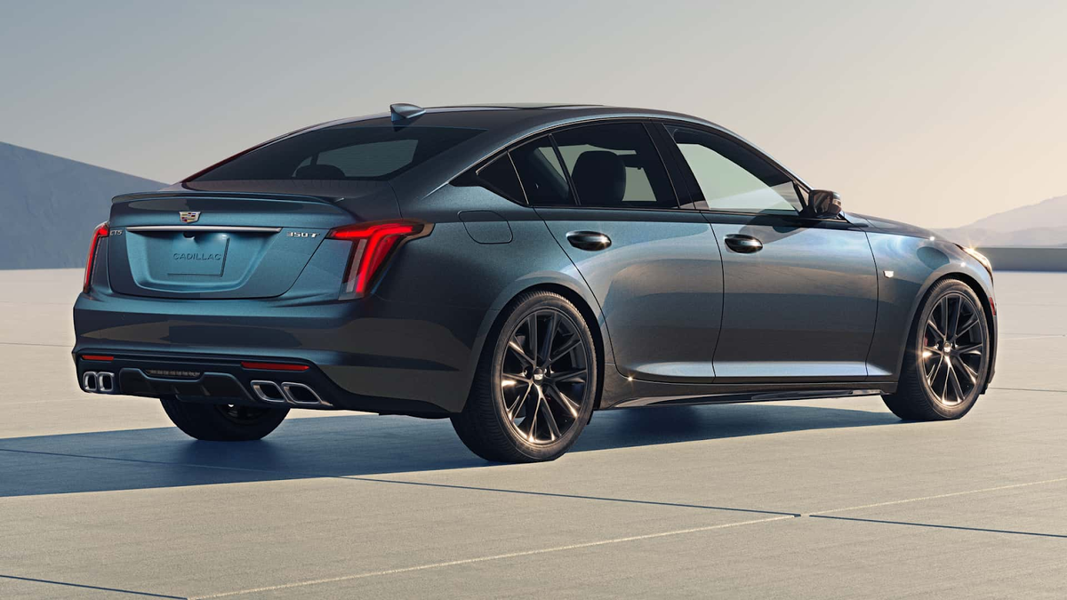 Cadillac CT5-V – вид сзади 