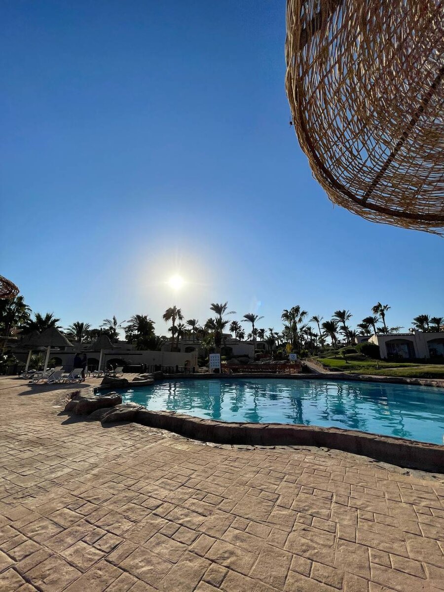 Radisson beach 5. Radisson beach larnaca 5*. Radisson larnaca. Ларнака гостиница 5 звезд. Кипр отель рэдиссон.