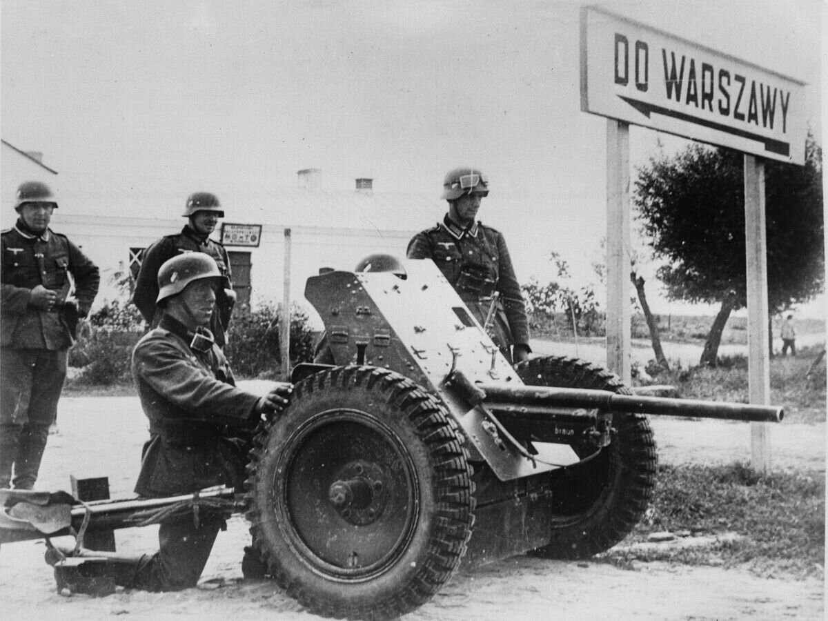 Немецкие войска в Варшаве, сентябрь 1939 года. Немцы в Польше 1939. Вторжение немецкой армии 1939 год. Вторжение в Польшу 1939 Германия.