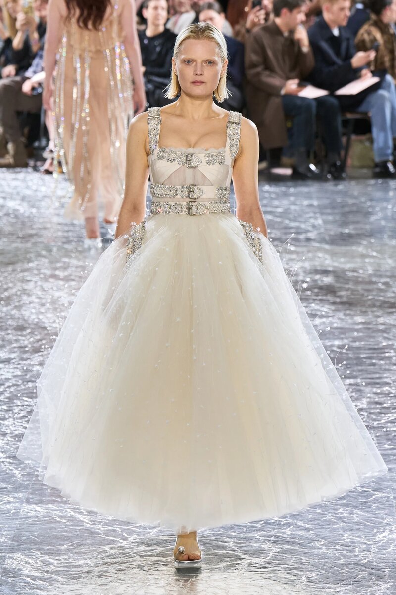 мода лета 2020 девушки. ромпер кристиан диор. стильные яркие образы. тенденции моды. мода лета 2020 девушки.