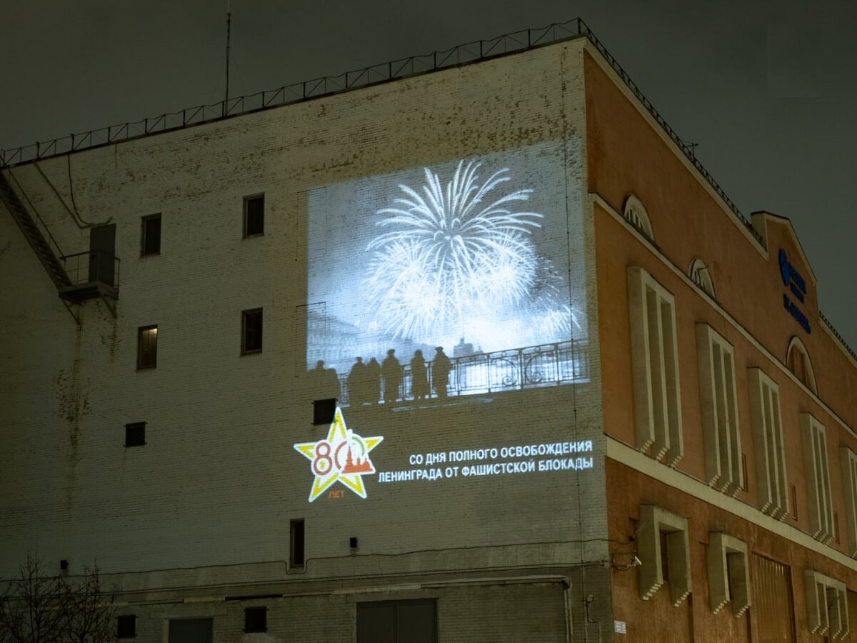 Пискаревское кладбище блокада ленинграда. Служба в смольном соборе в день студента. Сегодня 27 января день снятия блокады ленинграда. Пискарёвское мемориальное кладбище 27 января возложение цветов. Пелагея афиша.