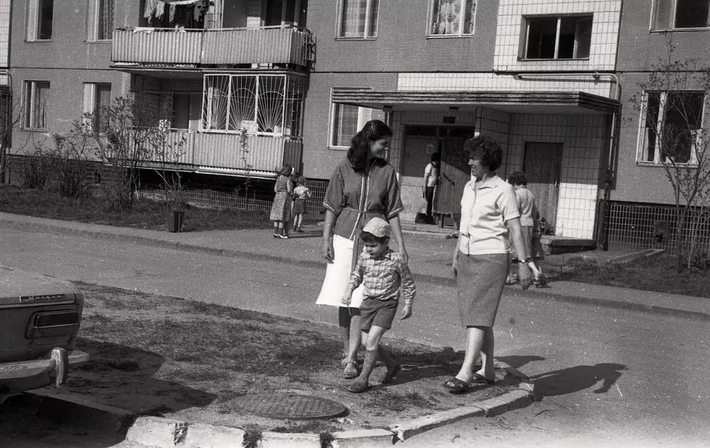 03. Много людей. Очередь строка. Очередь в банке. Люди в очереди.