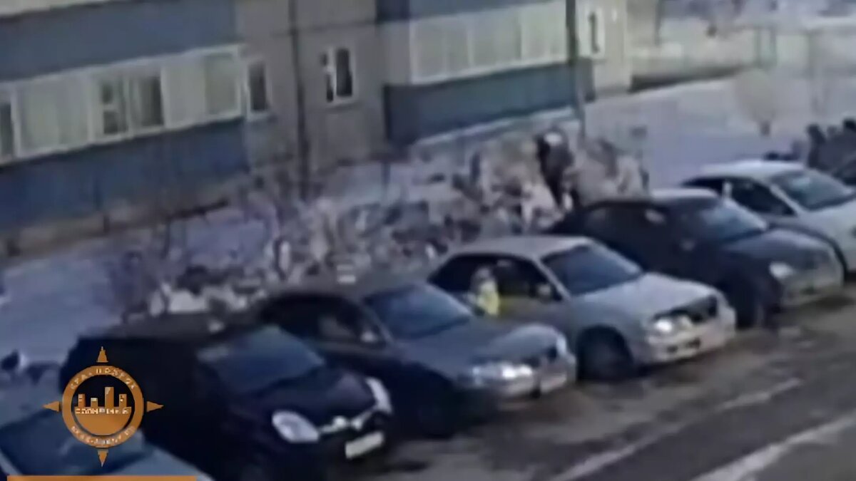     В Красноярске в микрорайоне Солнечный ребенок провалился в открытый люк, который не заметил в темноте.