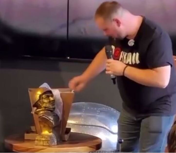 Элит герлз 116 набережные. Набережная девушка по вызову. Билли пайпер тайный дневник. Французский фильм девочка по вызову. Двушка по вызову сериал.