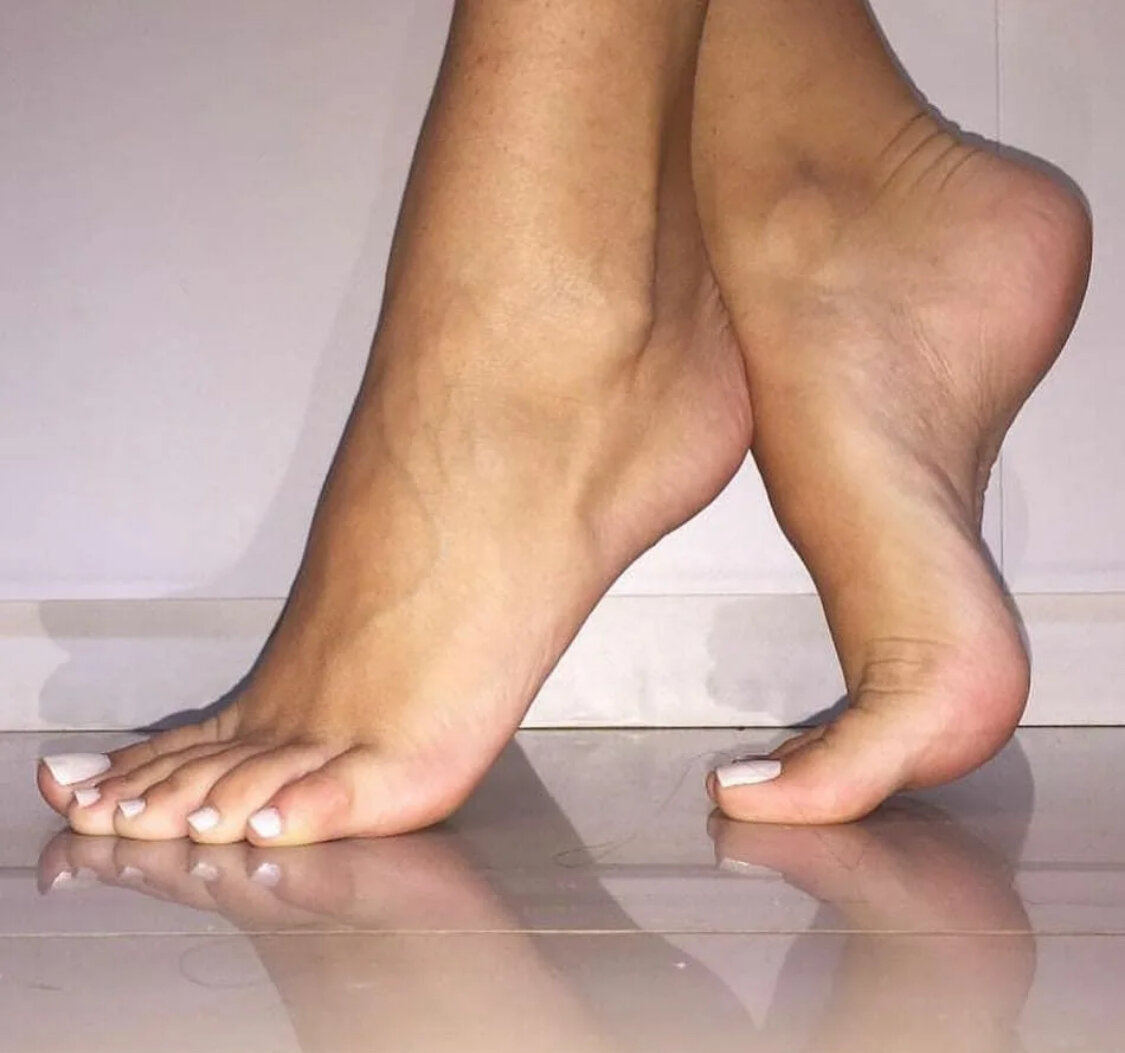 Упражнения на стуле. Утката пашчимоттанасана. Осанка девушки. Подъем разгибом. Упражнения на стуле для похудения ног.