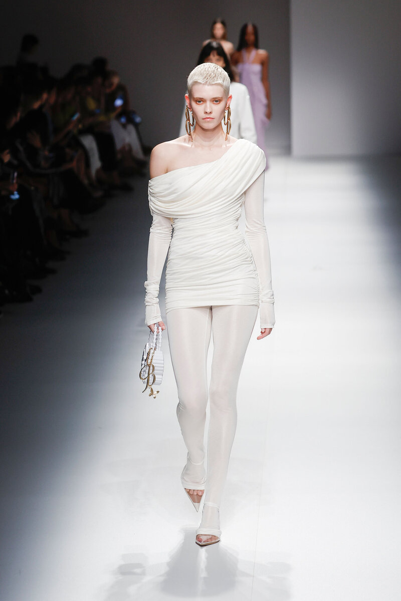 шорты женские 2022. шорты женские 2022-2023 тренд зима. образы с шортами 2022. модные шорты 2022. образы с шортами 2022 для женщин после 40.