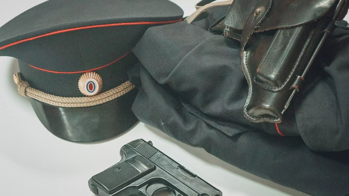     Бывший начальник уголовного розыска одного из районов Нижнего Новгорода, предположительно, угрожал взорвать дом. Об этом NewsNN сообщил источник в правоохранительных органах.