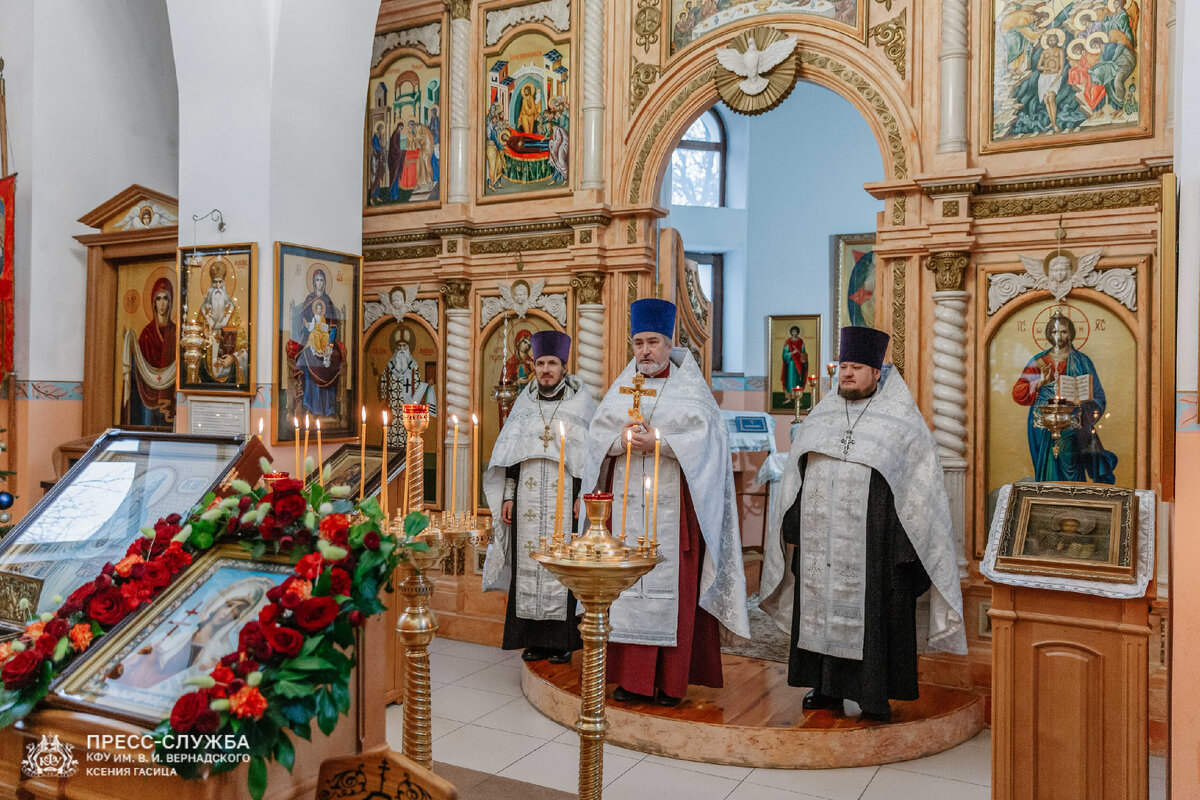 На фото: молебен в память о Святой мученице Татьяне в Храме Святителя Луки и Сретения Господня