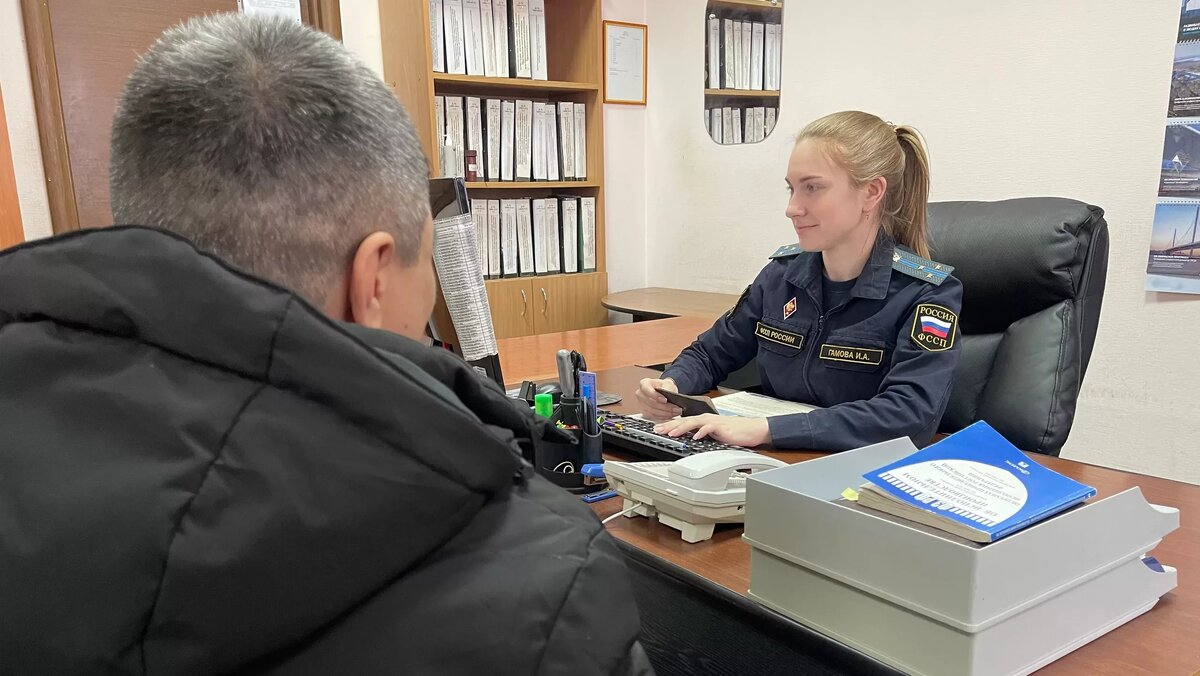 В Новосибирске оштрафовали банк, сотрудник которого наведывался к матери  должницы на работу | НДН.ИНФО | Дзен