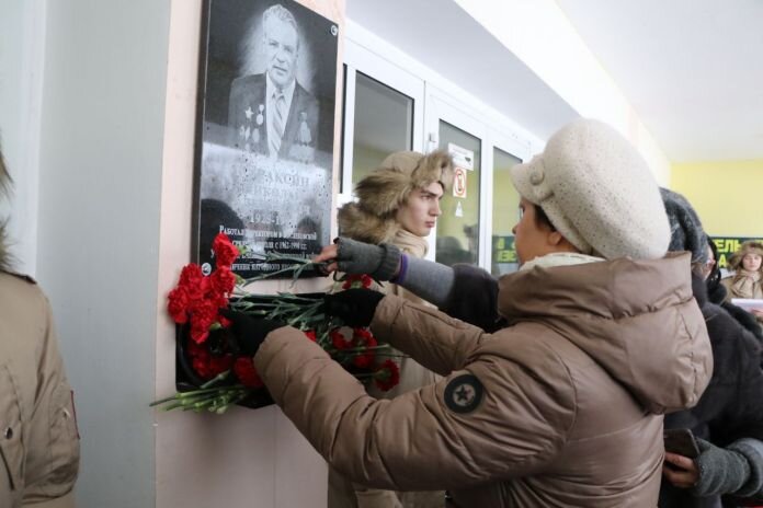    В Вослебовской школе открыли памятную доску бывшему директору и ветерану ВОВ Николаю Кураксину7info.ru