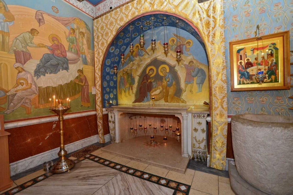Υπάρχει ένα μοναδικό μέρος στο Γιασένεβο, το οποίο επισκέπτονται προσκυνητές από όλη τη Ρωσία.  Στο κάτω κλίτος της Εκκλησίας της Μεσολάβησης στη λεωφόρο Litovsky υπάρχουν ακριβή αντίγραφα των πιο σεβαστών ιερών στον χριστιανικό κόσμο.-2