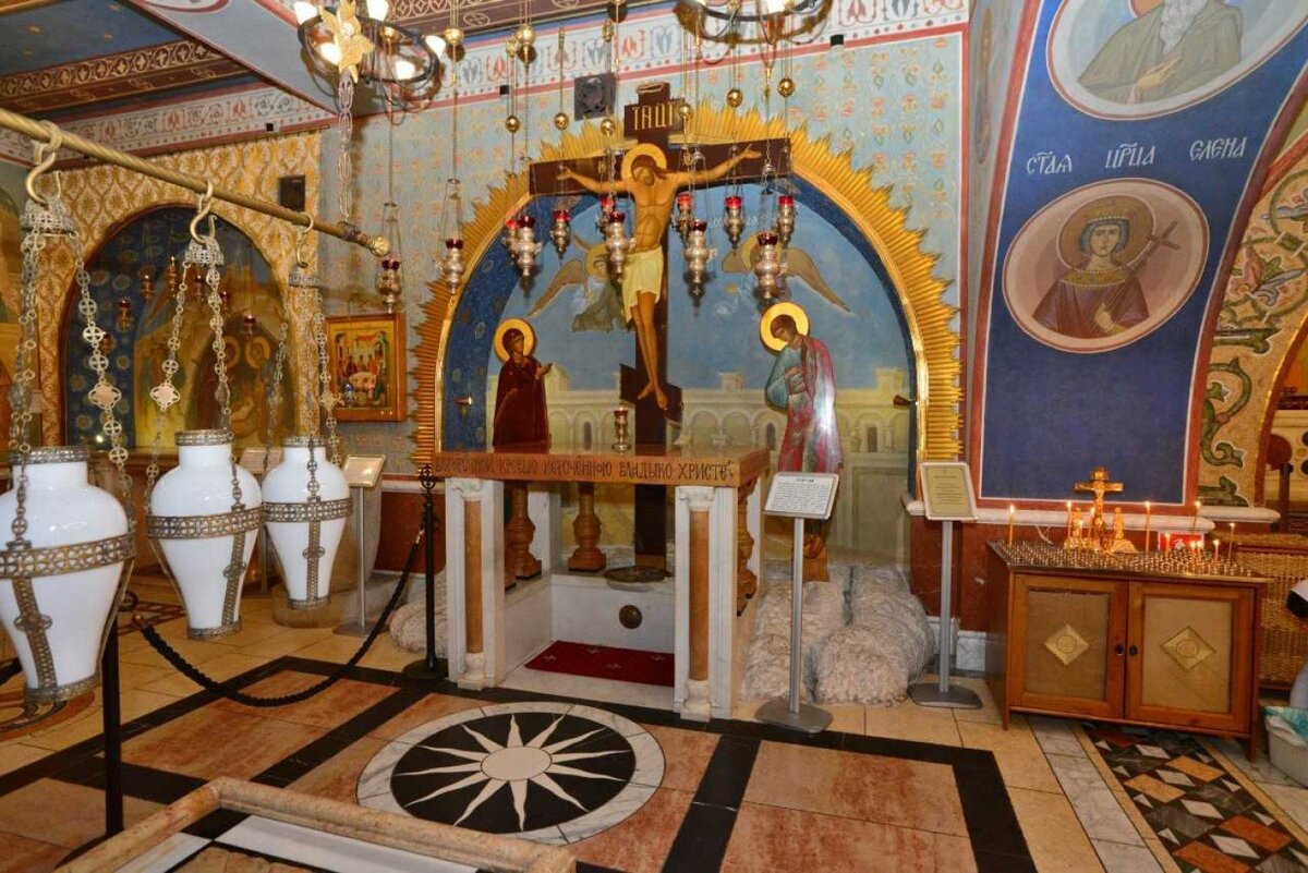 Υπάρχει ένα μοναδικό μέρος στο Γιασένεβο, το οποίο επισκέπτονται προσκυνητές από όλη τη Ρωσία.  Στο κάτω κλίτος της Εκκλησίας της Μεσολάβησης στη λεωφόρο Litovsky υπάρχουν ακριβή αντίγραφα από τα πιο σεβαστά ιερά στον χριστιανικό κόσμο.-3