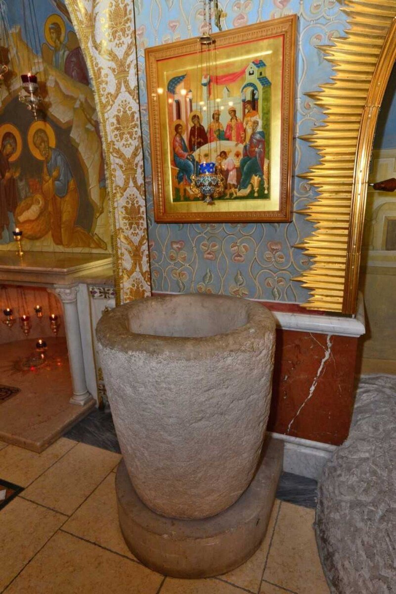 Υπάρχει ένα μοναδικό μέρος στο Γιασένεβο, το οποίο επισκέπτονται προσκυνητές από όλη τη Ρωσία.  Στο κάτω κλίτος της Εκκλησίας της Μεσολάβησης στη λεωφόρο Litovsky υπάρχουν ακριβή αντίγραφα των πιο σεβαστών ιερών στον χριστιανικό κόσμο.-5