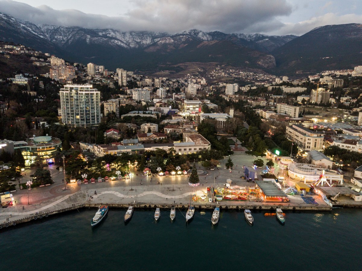 Ялта особенности города. Ялта Крым. Набережная имени Ленина Ялта. Ялта город в Крыму. Набережная имени в.и Ленина 22 Ялта.