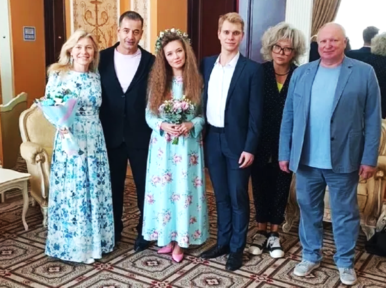 Виктория сваровски свадьба. Жениться на дочери магната. Гуцериев свадьба дженнифер. Меди дусс и светлана ермолова. Жениться на дочери магната.