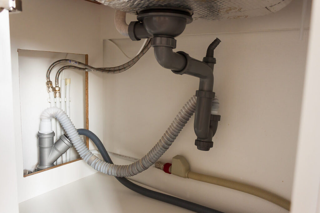  провисшая гофра канализации