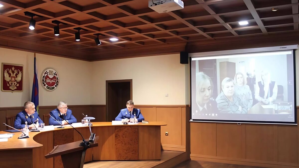     Сегодня начальник управления Генеральной прокуратуры Российской Федерации по Сибирскому Федеральному округу Юрий Русанов в ходе рабочей поездки провел личный прием граждан в Абакане.