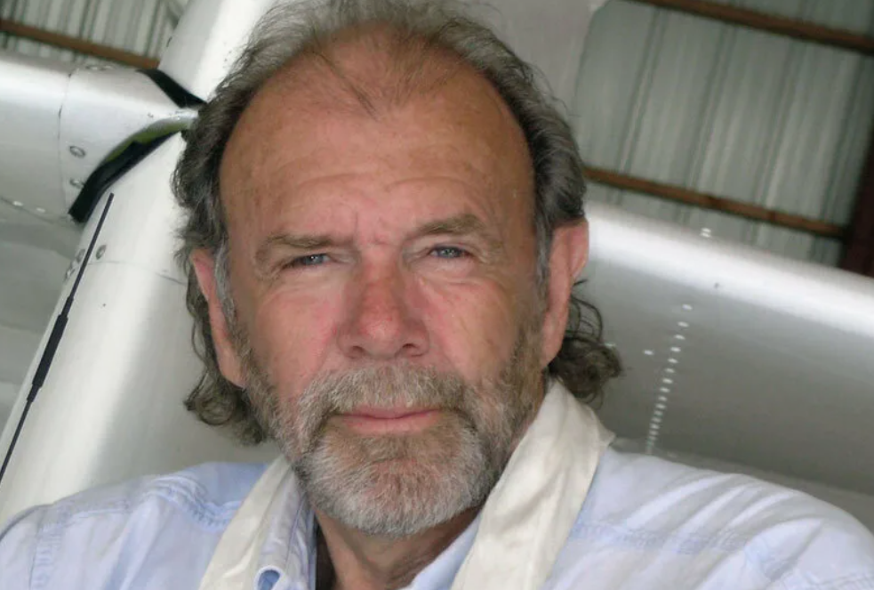 Только один человек. Отличие директора от начальника. Может человек имеющий определенную. Адам смит. Цитаты о культуре человека.