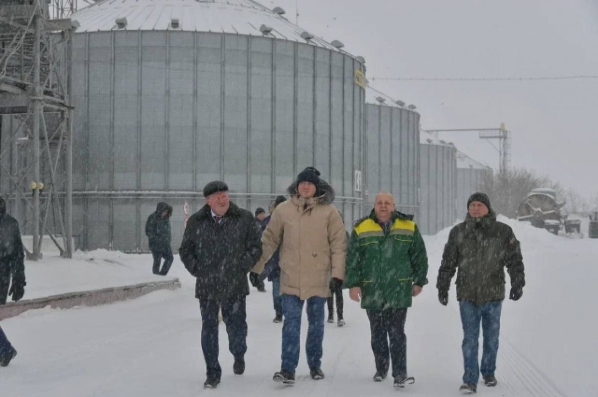    Омский губернатор Хоценко оценил производство масла в Таврическом районе