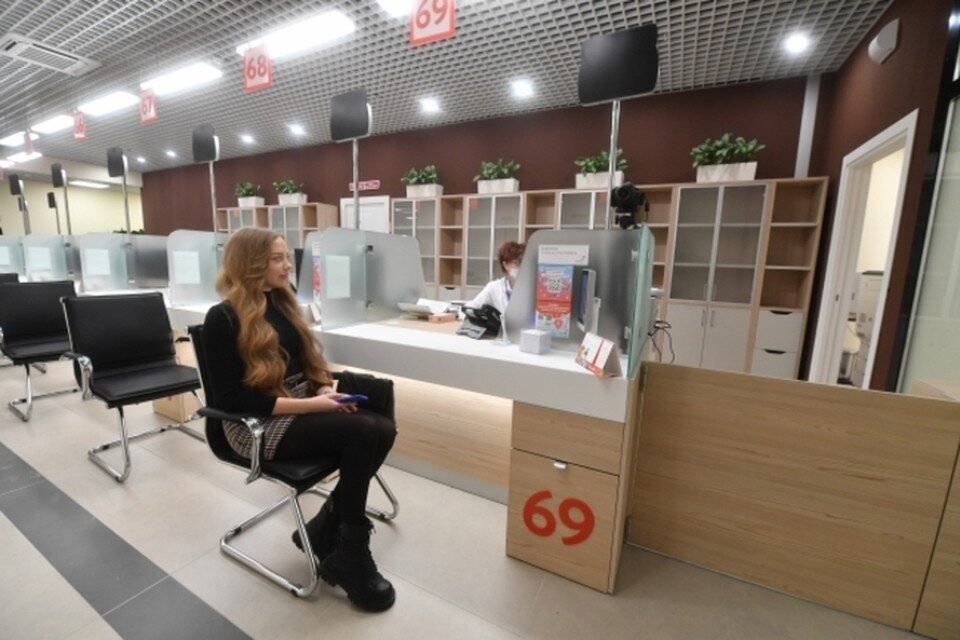 Эргономика рабочего пространства в офисе. Алексей офисный работник. Расстановка мебели в маленьком офисе. Офис сток. Необходимо в офисе.