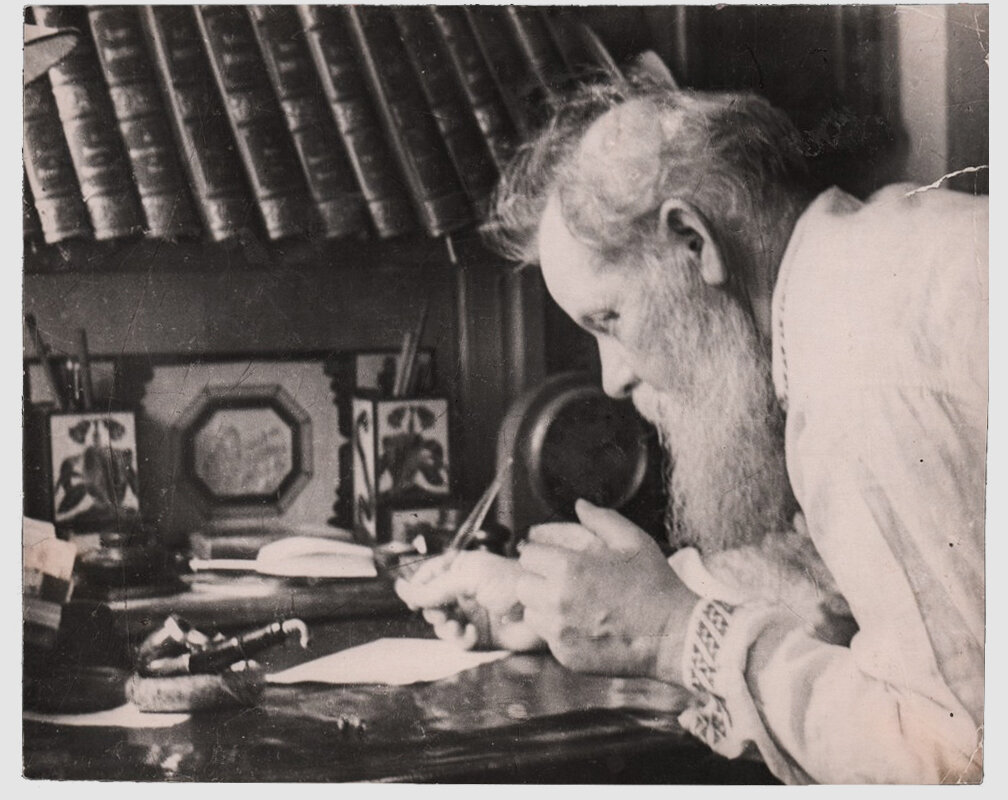 П.П. Бажов за рабочим столом. Фото 1947 г. Объединённый музей писателей Урала. 