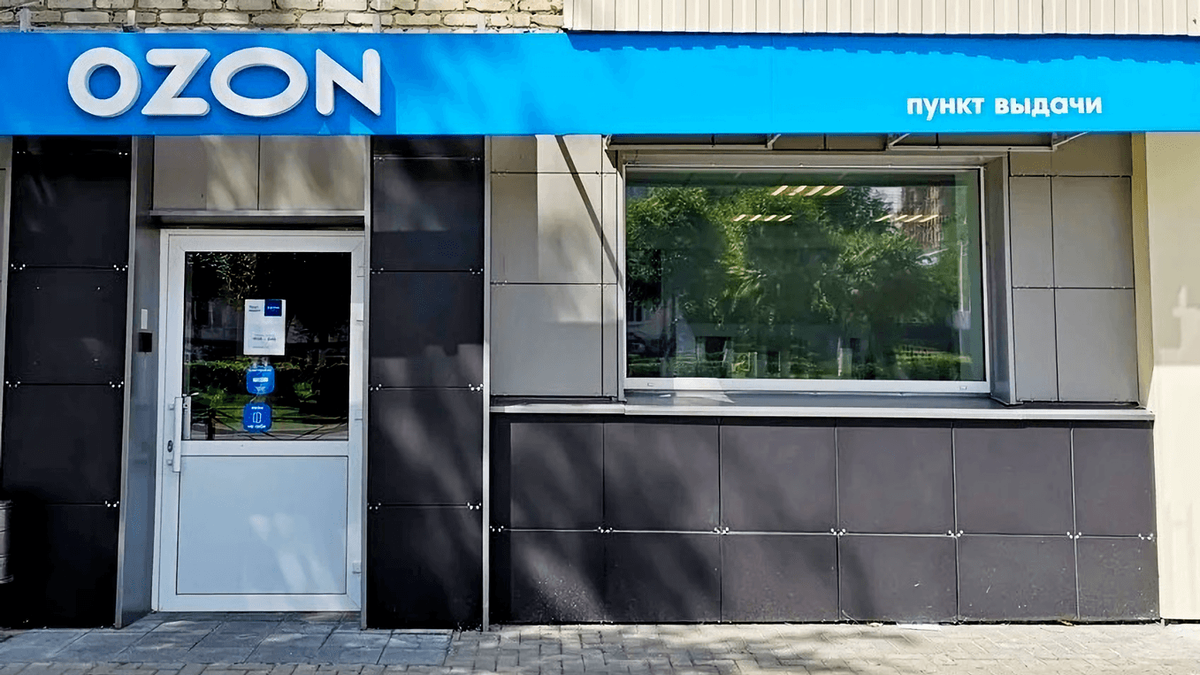 Женщина спасатель. Куда пойти учиться картинки. Кем можно устроиться на работу. Сколько лет надо учиться на юриста. Женщина пожарник.