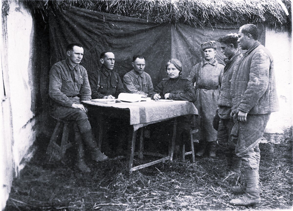 застрелился в окопе. некоглай спародировал военного. пермский стрелок застрелился. застрелился в окопе. артем никишин кулунда.