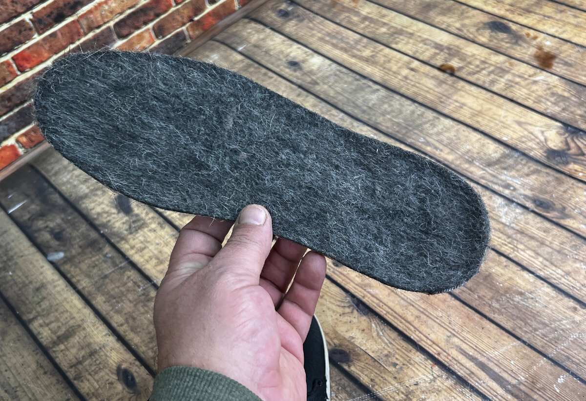 зимой потеют ноги и мерзнут что делать. зимой потеют ноги и мерзнут что делать. как согреть ноги в туфлях зимой. чтобы ноги не мерзли зимой. ботинки в снегу.