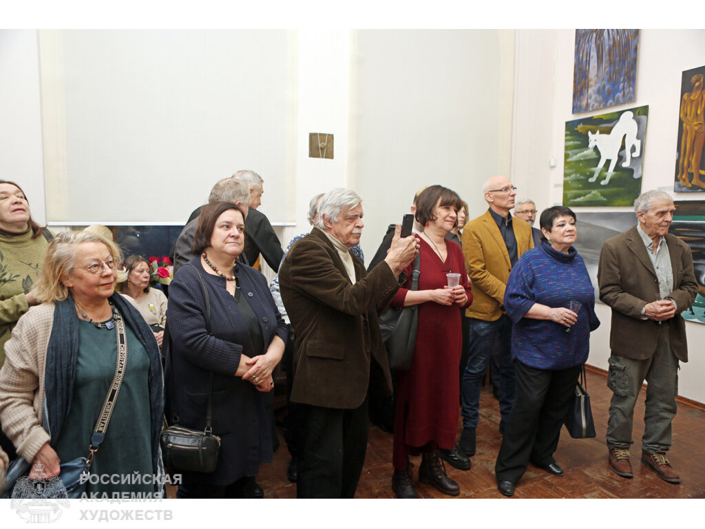 Гости на открытии выставки Владимира Жилинского (Ходанова) и Ольги Жилинской в залах Российской академии художеств (Москва, Пречистенка, 21). Фото: Виктор Берёзкин