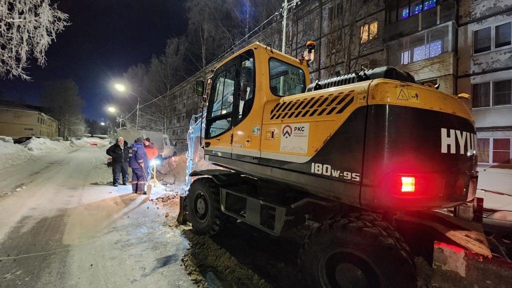 график работы центра в праздничные дни. график работы в новогодние праздники. тинькофф график работы в новогодние праздники 2024. режим работы в новогодние праздники объявление. алкоголь в новогодние праздники.