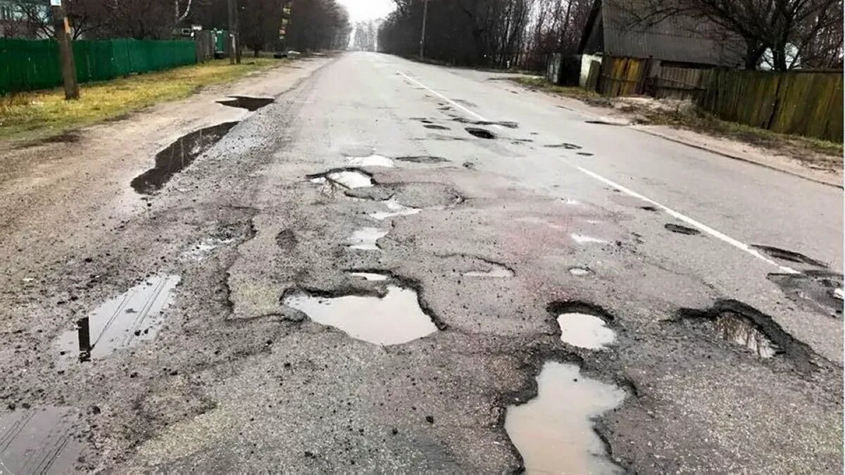 Устал оплачивать ремонт в шиномонтаже из-за большой ямы во дворе дома  (пришлось ремонтировать дорогу, но не за свой счёт) | Жилищные мудрости |  Дзен