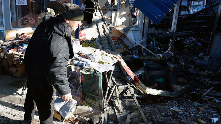 Последствия обстрела ВСУ донецкого рынка "Текстильщик". Фото: V Ictor/XinHua/Global Look Press