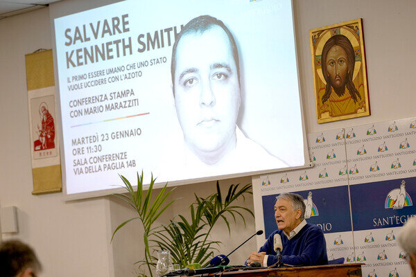 Марио Мараззити, представитель коалиции «Вместе против смертной казни», беседует с журналистами во время пресс-конференции в Риме во вторник, 23 января 2024 года / Andrew Medichini/AP