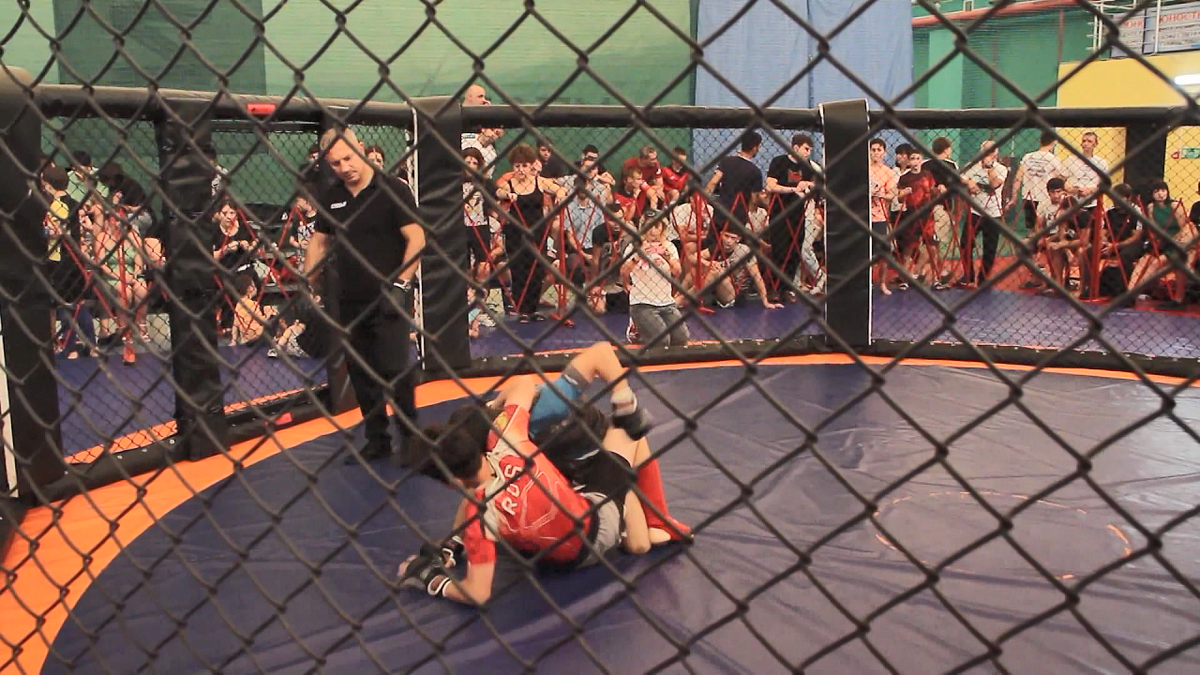 Бойцовский клуб боец гатчина. Ильдар шайхисламов. Спарринги мма в махачкале. Краснодарский мма зал. Логотипы мма клубов.