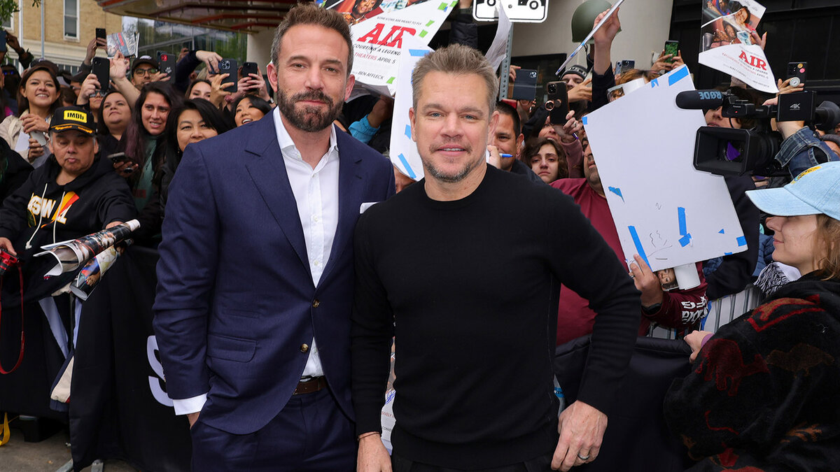Michael Loccisano / Getty Images📷Бен Аффлек и Мэтт Дэймон на премьере своего фильма «Air: Большой прыжок» (18 марта 2023 года, США)
