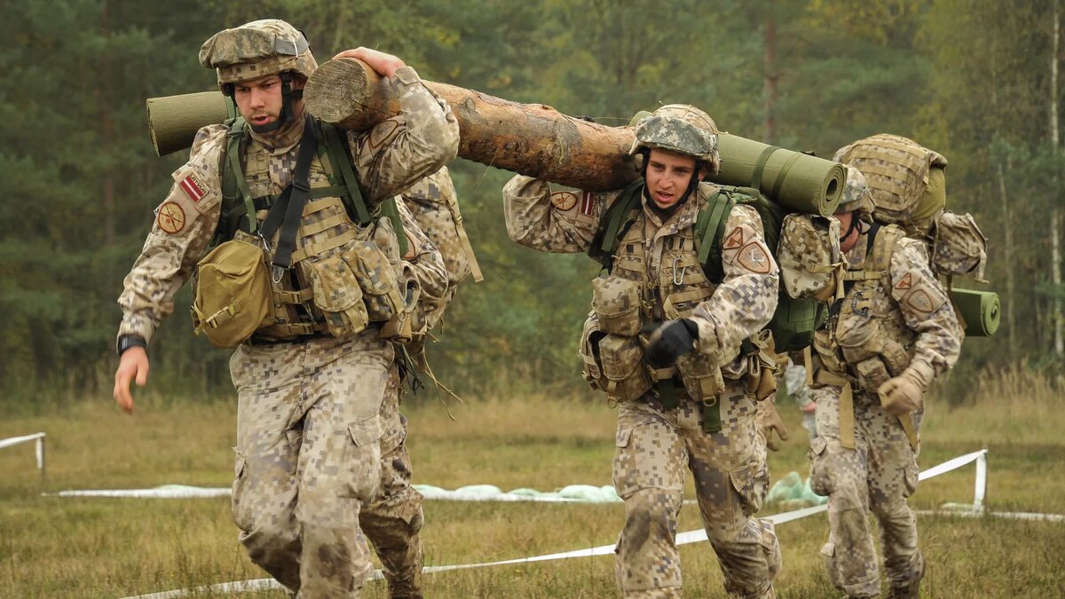 CC BY 2.0 / 7th Army Training Command / U.S. Army / Latvia Best Squad - Day 2