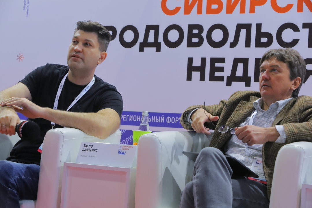 Илья Сухарев (слева) и Виктор Шкуренко (справа) считают нецелесообразным создание государственной торговой сети. Фото Михаила Перикова
