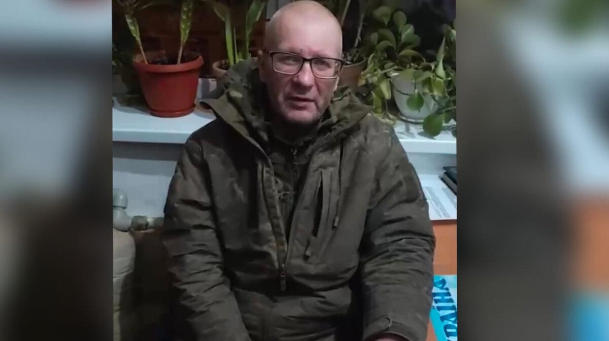 Идет егэ. Почему сдача пишу. Подростки учеба. Письменное тестирование. Экзамен егэ.